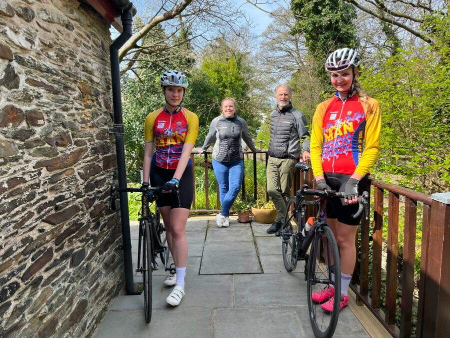 Supporting junior cyclists Jess Pickavance & Sophie Smith