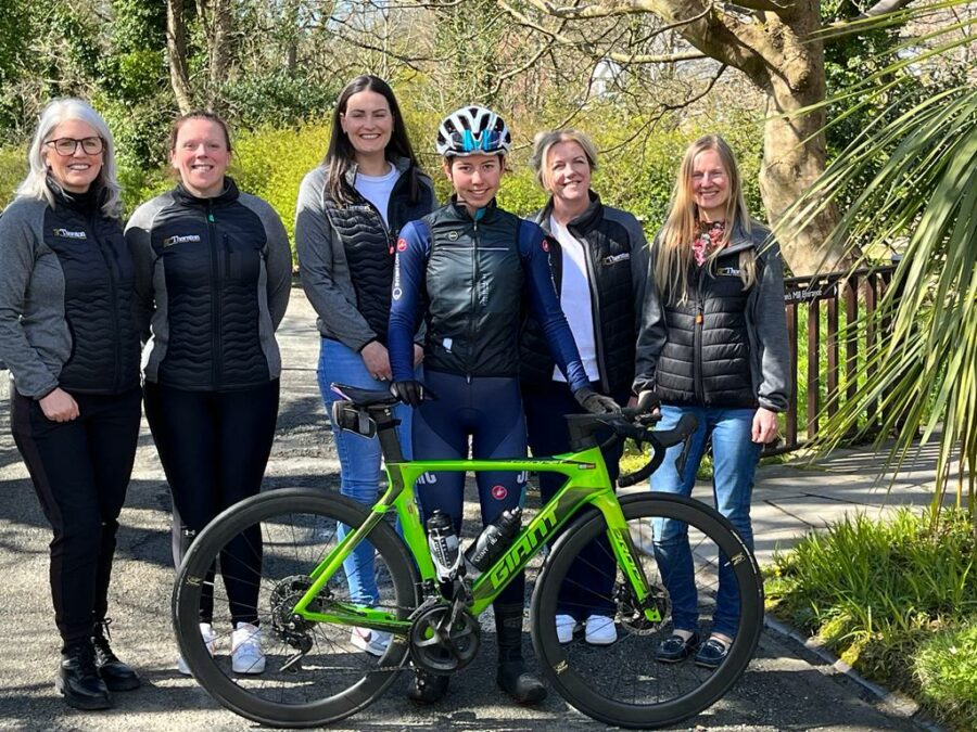 Cyclist Ruby Oakes and the Thornton team